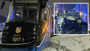 Pościg ulicami Wrocławia. Kierowca uderzył w tramwaj, są ranni