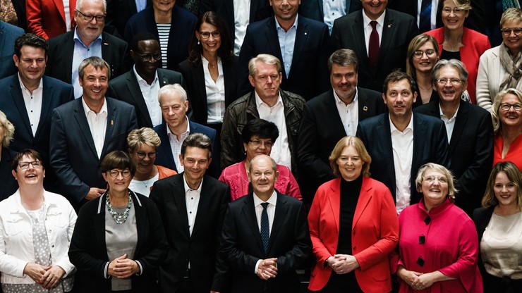 Niemcy. Deputowani SPD na grupowym zdjęciu bez maseczek. Kara może wynieść ponad milion euro