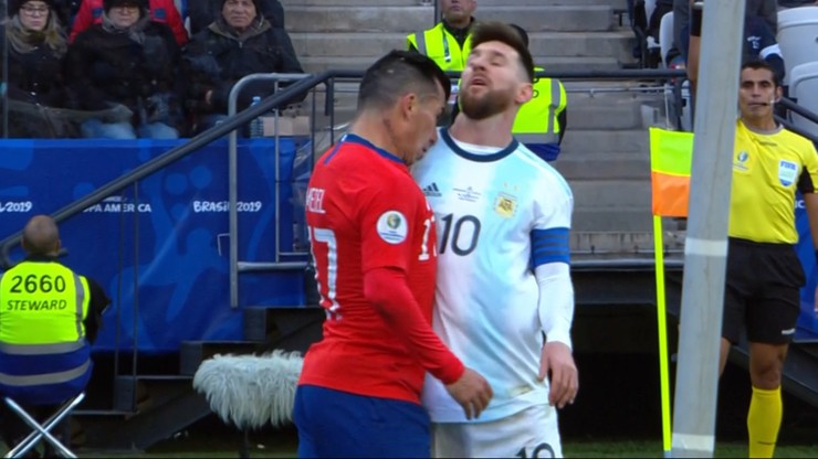 Copa America: Messi starł się z Medelem! Dwie czerwone kartki (WIDEO)