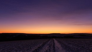 25.01.2022 05:54 Zachody Słońca zaczęły przybierać nad Europą niezwykły kolor. Wiemy, jaka jest tego przyczyna