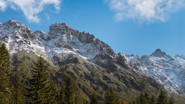 W Tatrach spadł śnieg. Ratownicy TOPR apelują