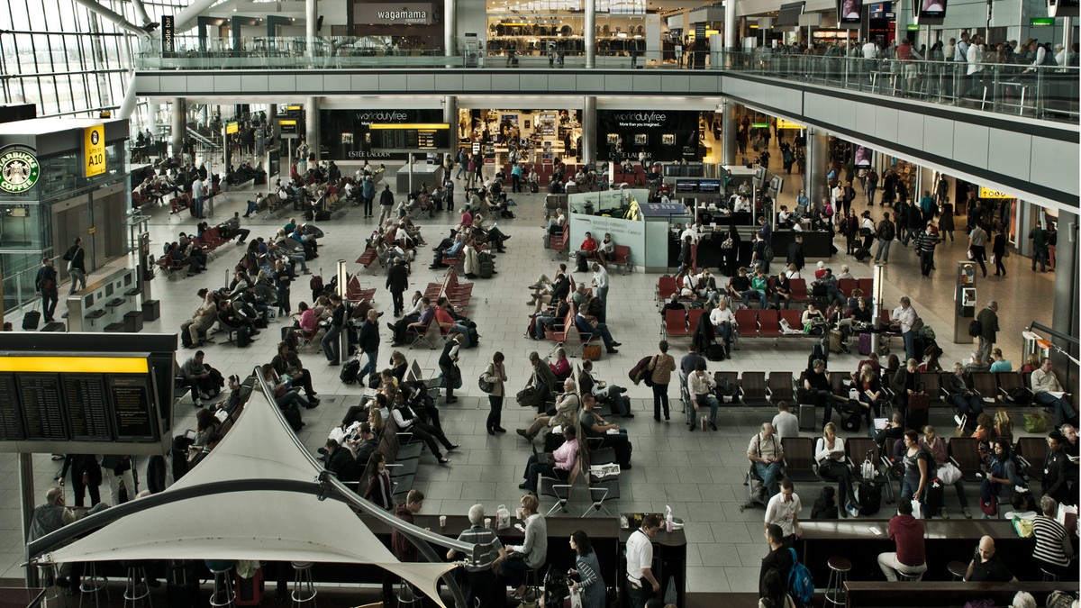 Reino Unido: Grandes retrasos en los aeropuertos.  debido a problemas técnicos