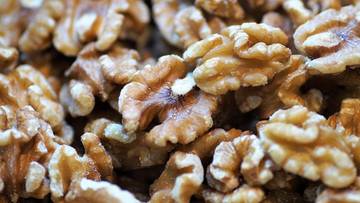 Nielegalny pestycyd w orzechach. GIS wycofuje produkty dwóch marek