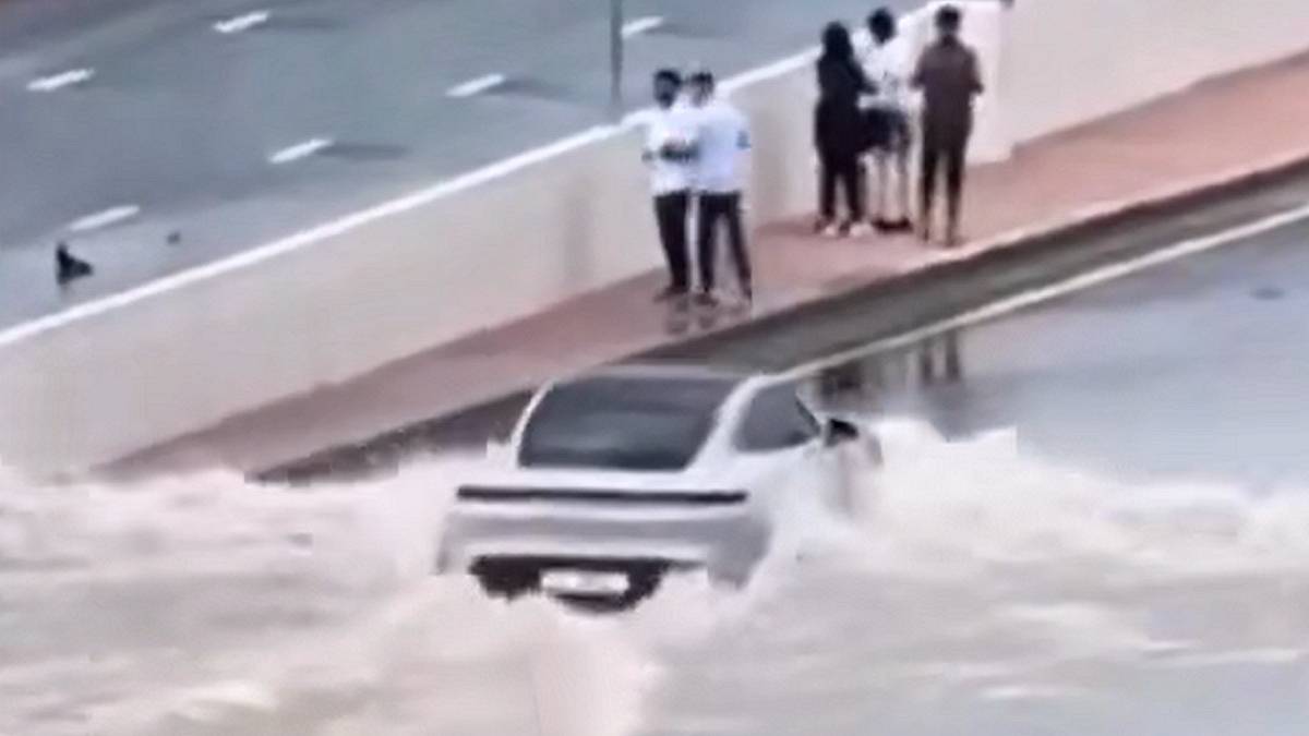 Powódź w Dubaju. Fot. YouTube.