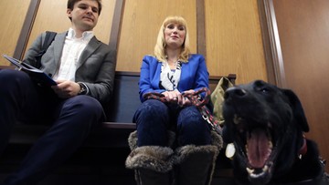 Sąd: restauracja nie musi przepraszać niewidomych za to, że nie zostali wpuszczeni z psami