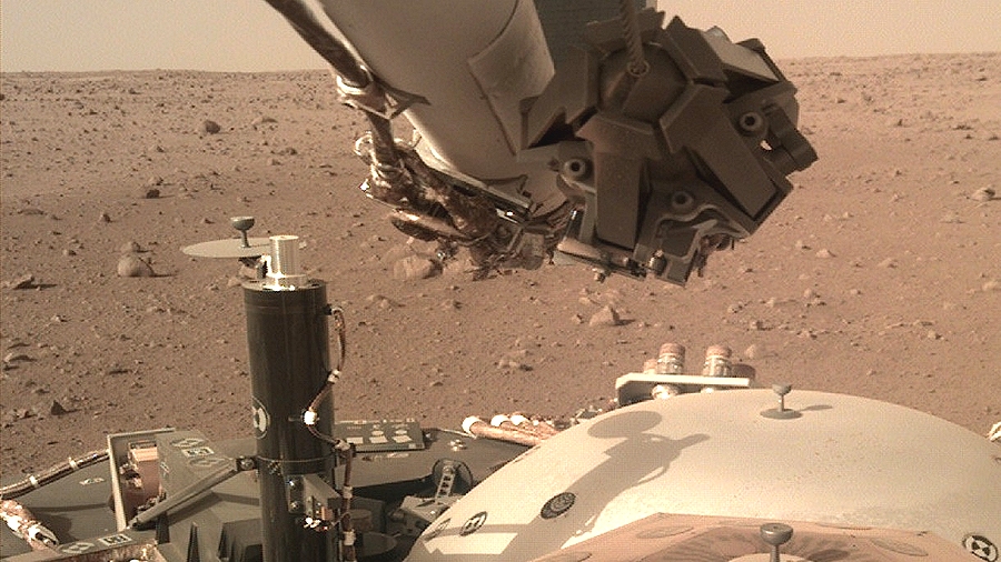 07.12.2018 06:00 Sonda InSight przesłała nowe zdjęcia Marsa. Widać na nich polskiego Kreta