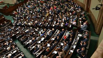 Roszada na podium w nowym sondażu. Znamy wyniki i liczbę mandatów