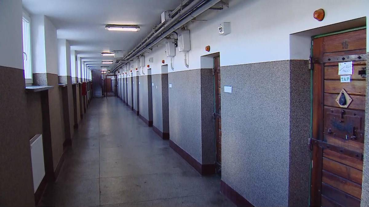 Więźniowie skarżą się na upał w celach. Bunt 12 osadzonych i interwencja RPO