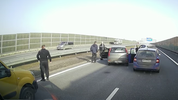 Kierowcy zajechali mu drogę. Ledwo trzymał się na nogach