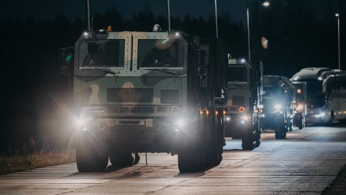 Polscy żołnierze przerzucają sprzęt do Finlandii. "Szczególny moment" z testowaniem siły