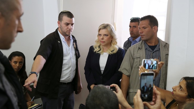 Oskarżona o nadużycia żona premiera Izraela stanęła przed sądem