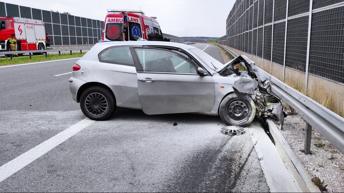 Dachowanie i kolizja na A4. Policja: Autostrada w kierunku Krakowa całkowicie zablokowana