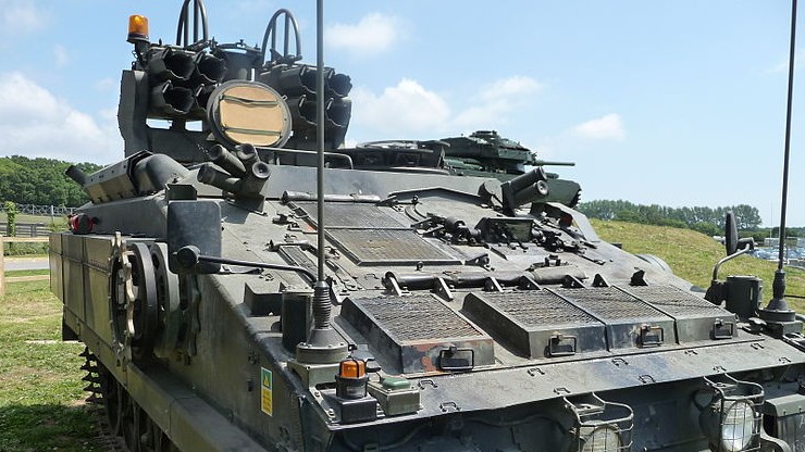 Wojna w Ukrainie. Wielka Brytania przekaże pojazdy pojazdy opancerzone Stormer