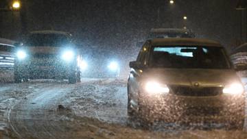 2026-01-04 Atak zimy na Pomorzu. Zasypane drogi, samochody utknęły w śniegu