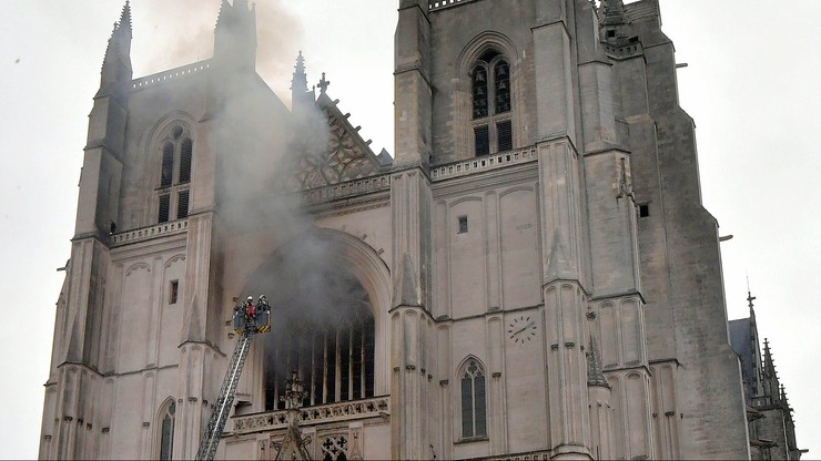 Nantes: śledztwo ws. możliwego podpalenia katedry. Zatrzymano wolontariusza