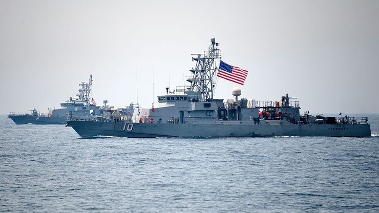 Amerykański okręt oddał strzały ostrzegawcze w Zatoce Perskiej