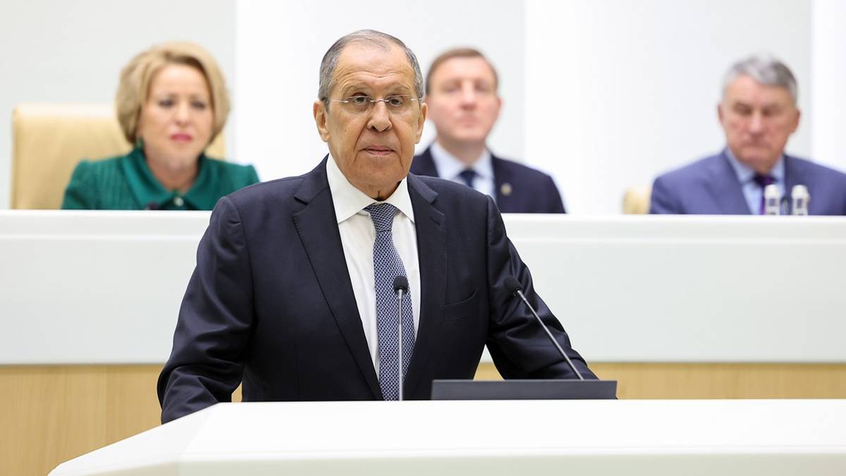 Sergey Lavrov mette in guardia i politici europei.  “Fase di confronto intenso”