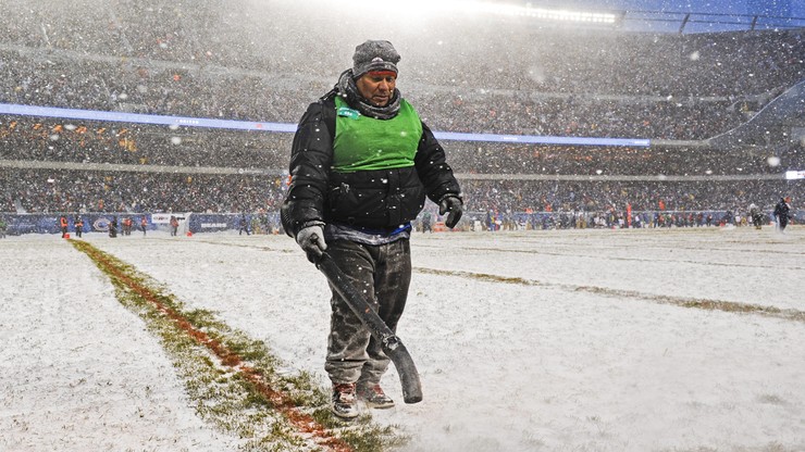 Śnieżyca na meczu NFL. Zdjęcie kibiców robi furorę w Internecie!