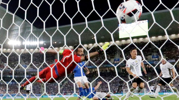 Niemcy - Włochy: 20. gol Oezila w kadrze! (WIDEO)