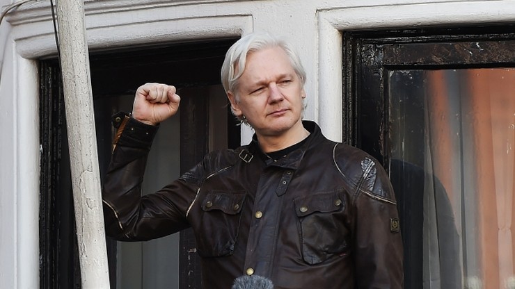 Assange cieszy się ze zwycięstwa, ale nie wiadomo czy opuści ambasadę w której się ukrywa