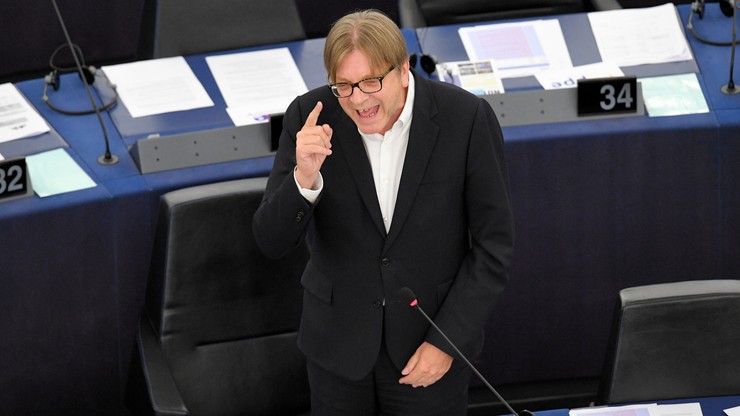 Europosłowie proszą o interwencję w związku z "obrażającymi Polaków wypowiedziami" Verhofstadta