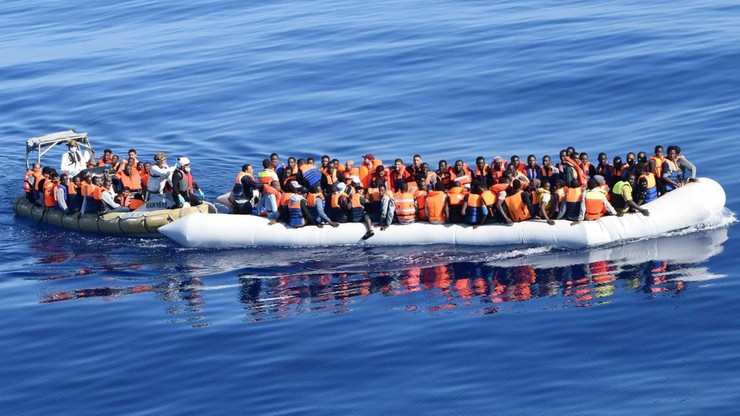 W ciągu jednego dnia uratowali 4 tys. migrantów. Akcja włoskiej straży przybrzeżnej i marynarki wojennej