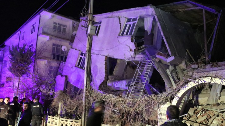 Silne trzęsienie ziemi w Turcji, są ofiary śmiertelne. Rośnie liczba ofiar