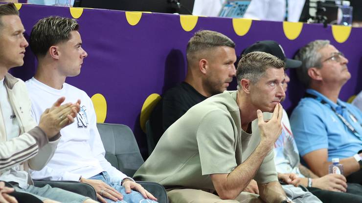 Piłkarze reprezentacji Polski na meczu koszykarzy