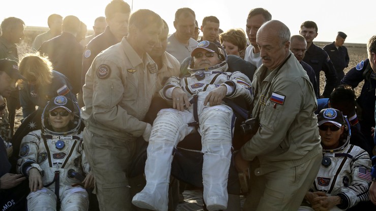 Troje członków załogi Międzynarodowej Stacji Kosmicznej powróciło na Ziemię