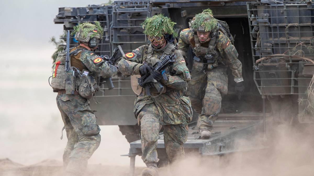 Plany gwarancji pokojowych dla Ukrainy. Media: Opcja wojskowa na stole