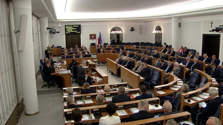 Senat przyjął bez poprawek nowelę ustawy o IPN. Senatorowie opozycji opuścili salę obrad