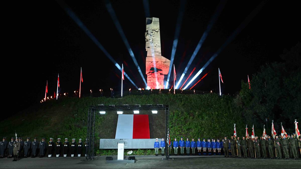 "Ta jesień, ta zima, mogą być kluczowe". Donald Tusk ostrzega na Westerplatte