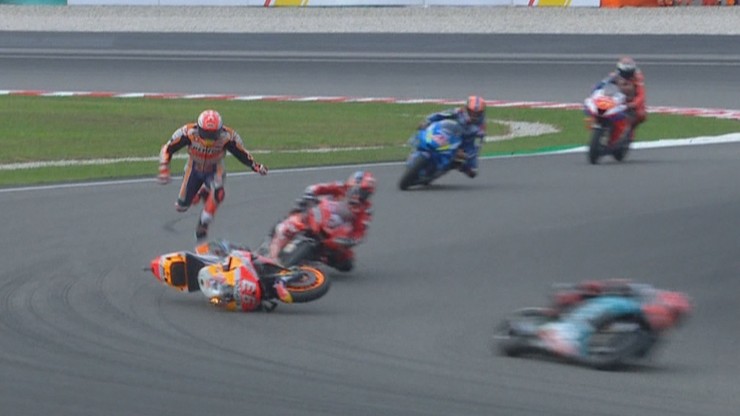 MotoGP: Groźnie wyglądający upadek Marqueza! Hiszpan "poszybował" nad torem