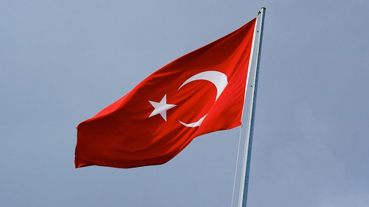 Turcja: w eksplozji samochodu pułapki w Izmirze zginęli policjant i pracownik sądu