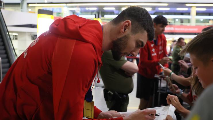 Polscy siatkarze wrócili do kraju! Wyjątkowe powitanie triumfatorów Ligi Narodów