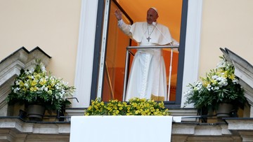 Franciszek w oknie papieskim do młodych małżonków: jesteście ludźmi odważnymi