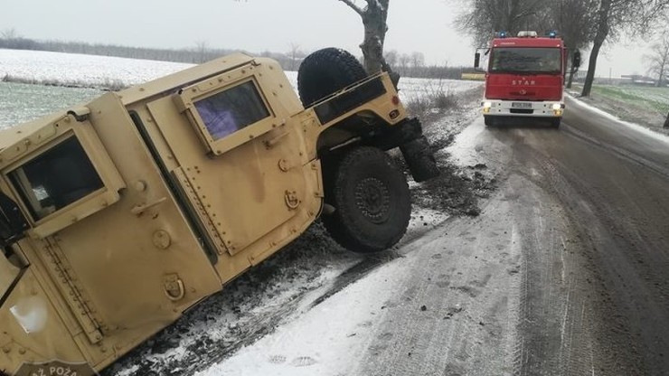 Polska zima zaskoczyła amerykańskich żołnierzy. Humvee w rowie