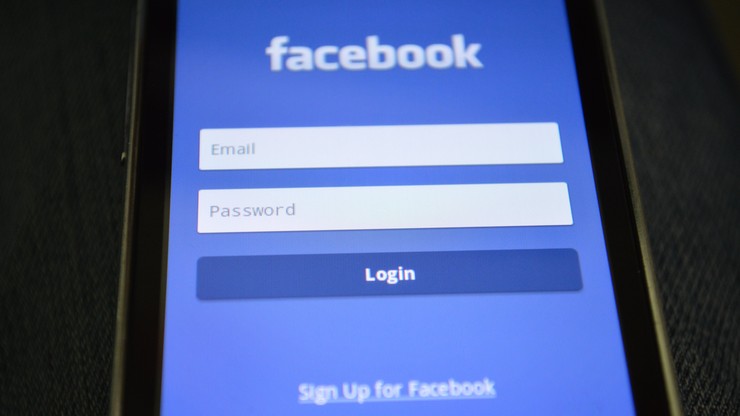 Media: brytyjskie władze chcą monitorować rozmowy na Facebooku