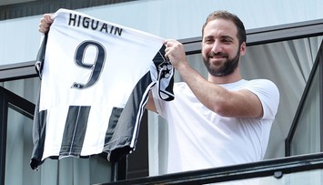 Drogi jak Higuain. Argentyńczyk szturmem wszedł do najdroższej jedenastki w historii