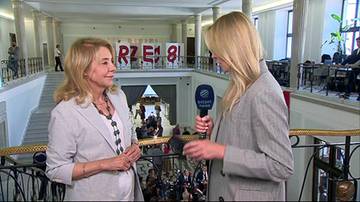 Barbara Dolniak rozmawia z dziennikarką.