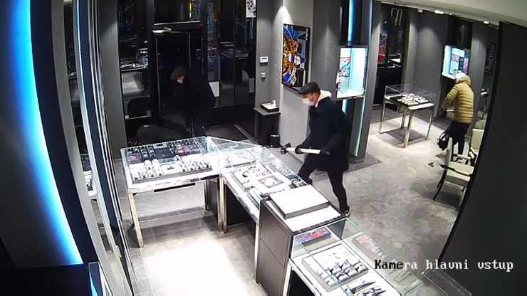 Napad na sklep w Pradze. Ukradli zegarki warte kilka milionów złotych