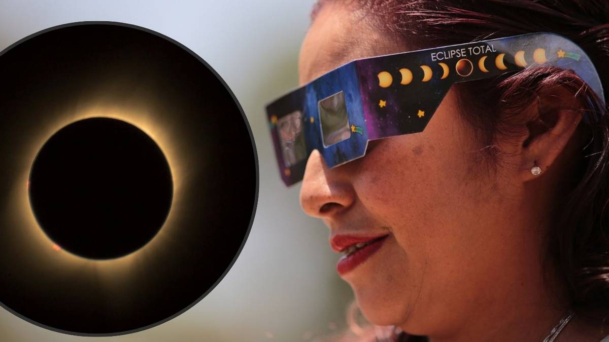 Ilustracja przedstawia kobietę noszącą okulary do obserwacji zaćmienia Słońca. Obok znajduje się wizualizacja całkowitego zaćmienia Słońca, gdzie Księżyc zasłania większość tarczy słonecznej, odsłaniając jedynie jej zewnętrzną koronę.