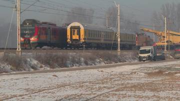 Spore utrudnienia na kluczowej trasie PKP. Wszystko przez wykolejenie. Opóźnienia i objazdy