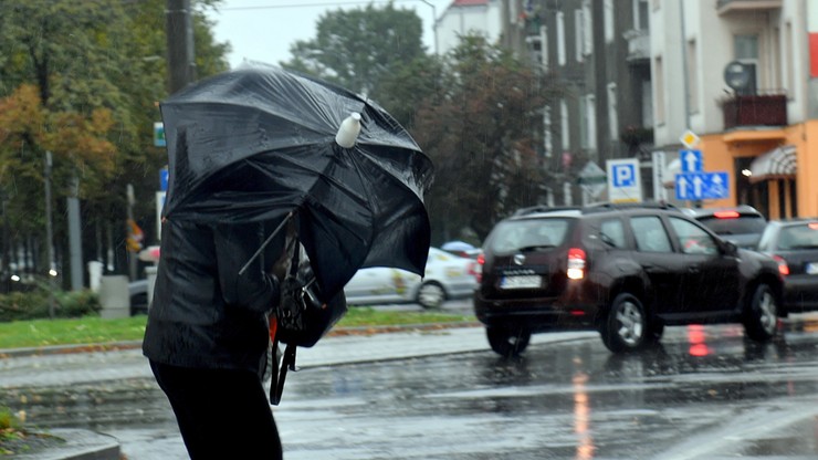 Intensywne opady deszczu w czterech województwach. IMGW ostrzega
