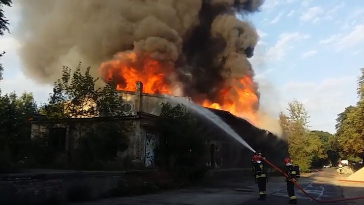 Pożar pustostanu w Głogowie. Dwie osoby poszkodowane
