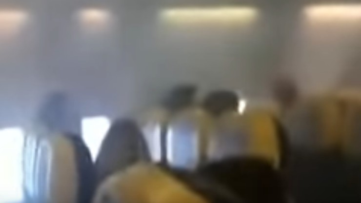 Dym i panika na pokładzie samolotu Ryanaira. Nagranie z pokładu