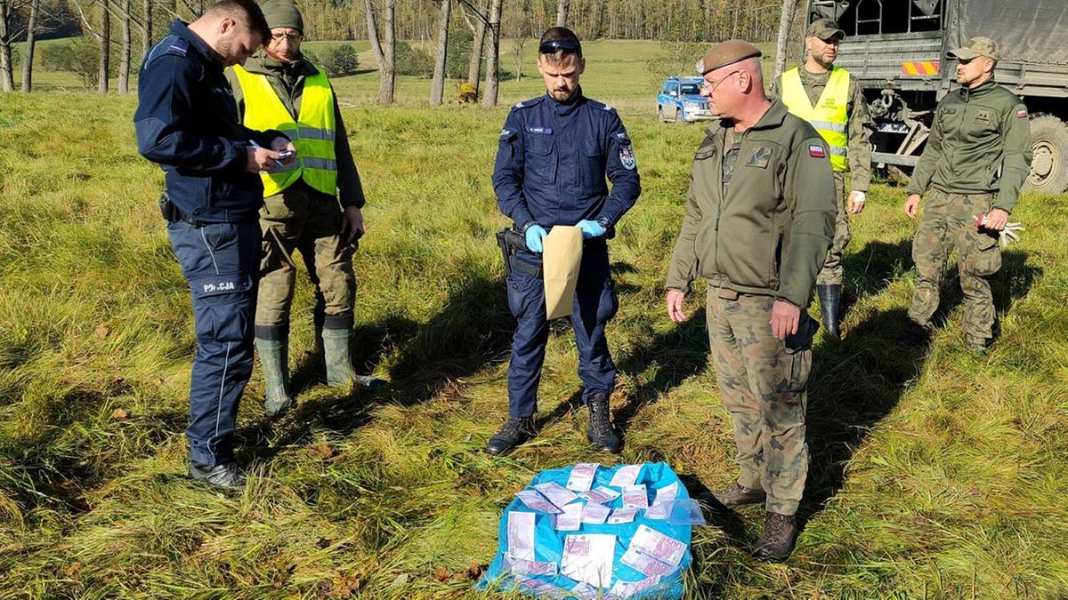 Żołnierze znaleźli pokaźną sumę. Była w worku na śmieci