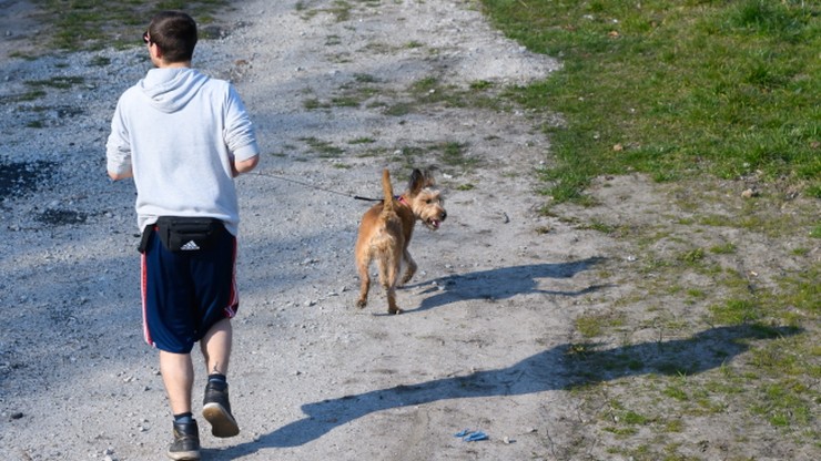 Blisko 1/4 zakażeń koronawirusem w Polsce to osoby poniżej 30. roku życia