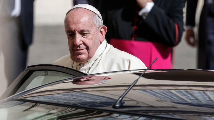 Papieskie pielgrzymki odwołane do 2022 roku. Przyczyną koronawirus