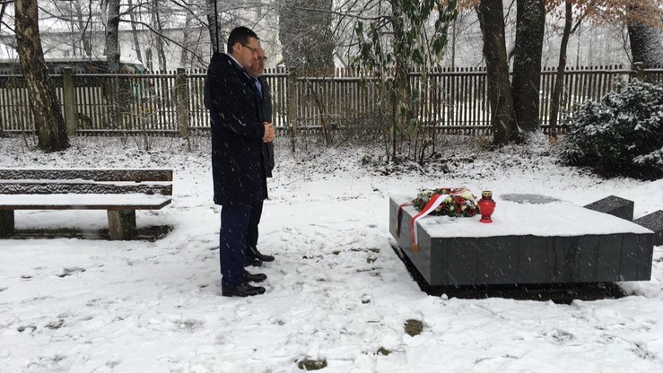 Morawiecki złożył kwiaty na grobach żołnierzy NSZ. "Times of Israel" krytykuje polskiego premiera